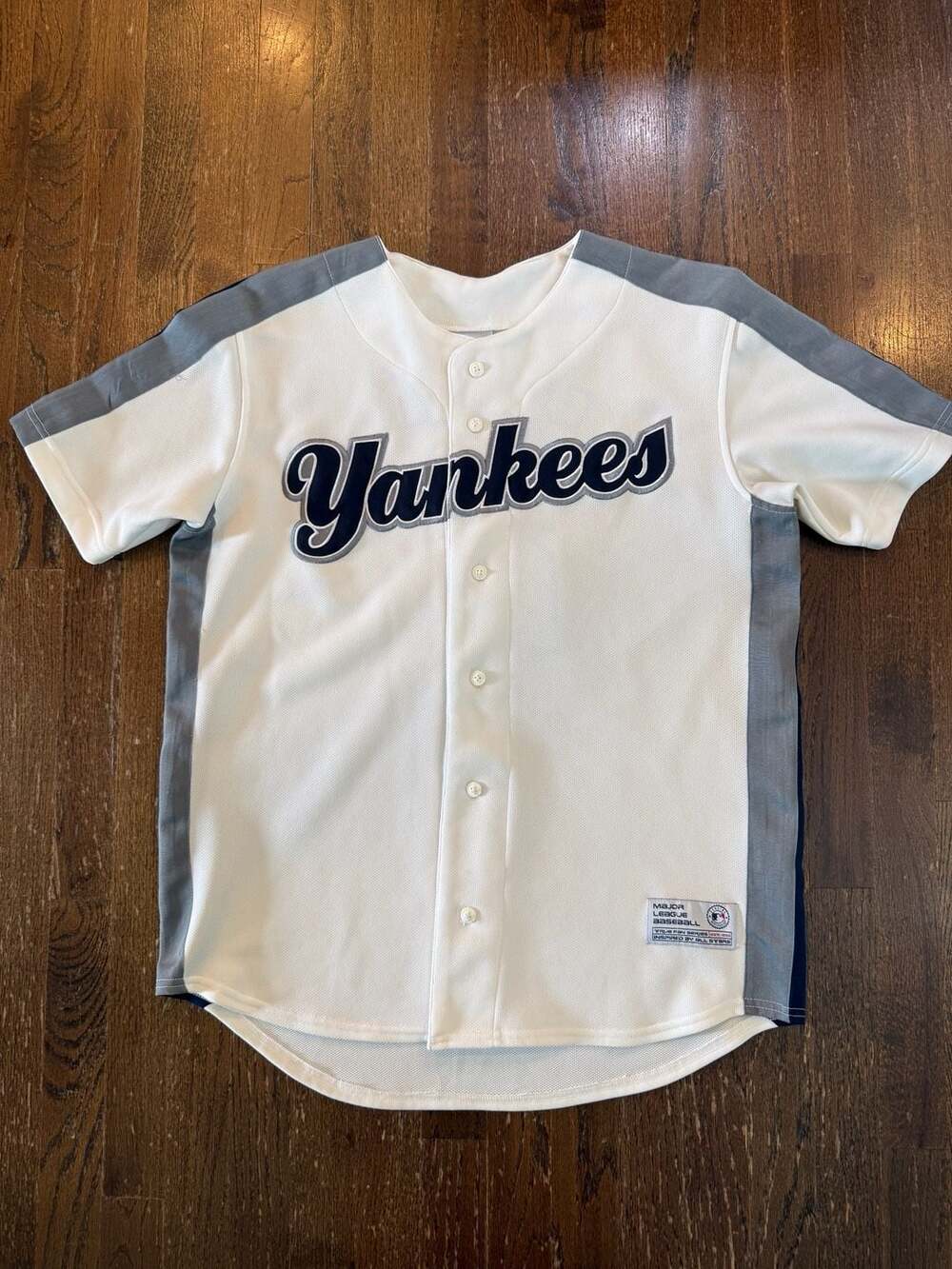 True Fan New York Yankees Derek Jeter #2 Baseball Jersey Size M